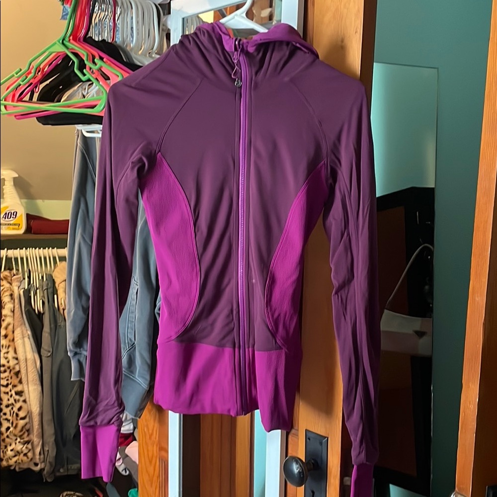 Purple Athletic Jacket with Hood and Fitted Design